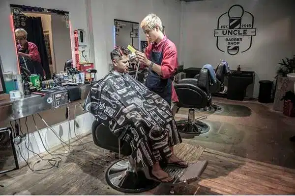 Không gian tối giản và yên tĩnh tại The Uncle Barber Shop