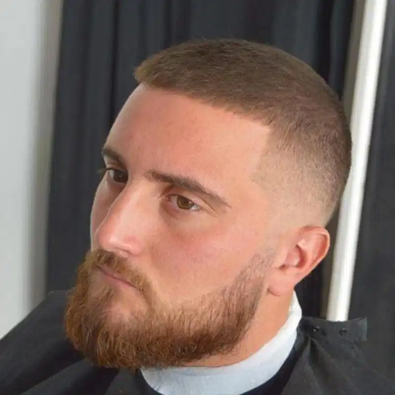 Caesar Buzz Cut có phần mái ngang ngắn