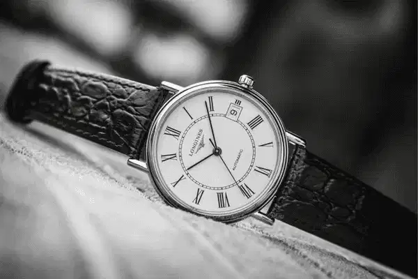 Longines L4.821.4.11.2 nét đẹp Thụy Sỹ Longines L4.821.4.11.2 mặt số men trắng cọc La Mã dây da đen