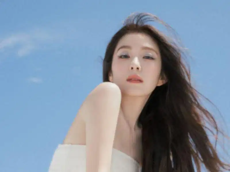 Trang điểm mắt với phấn mắt màu xanh
