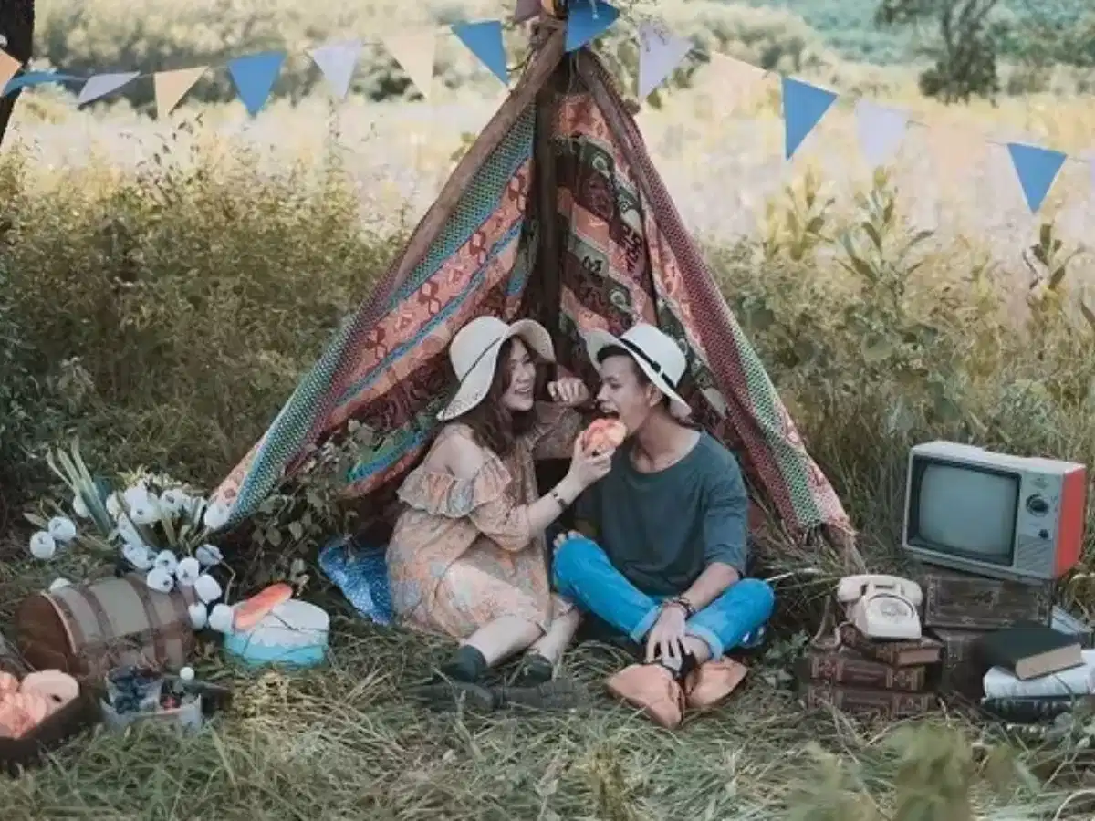 Lối sống hipster đề cao sự chiêm nghiệm và chiều sâu Tư duy và lối sống chậm của người theo phong cách hipster giữa dòng chảy hiện đại