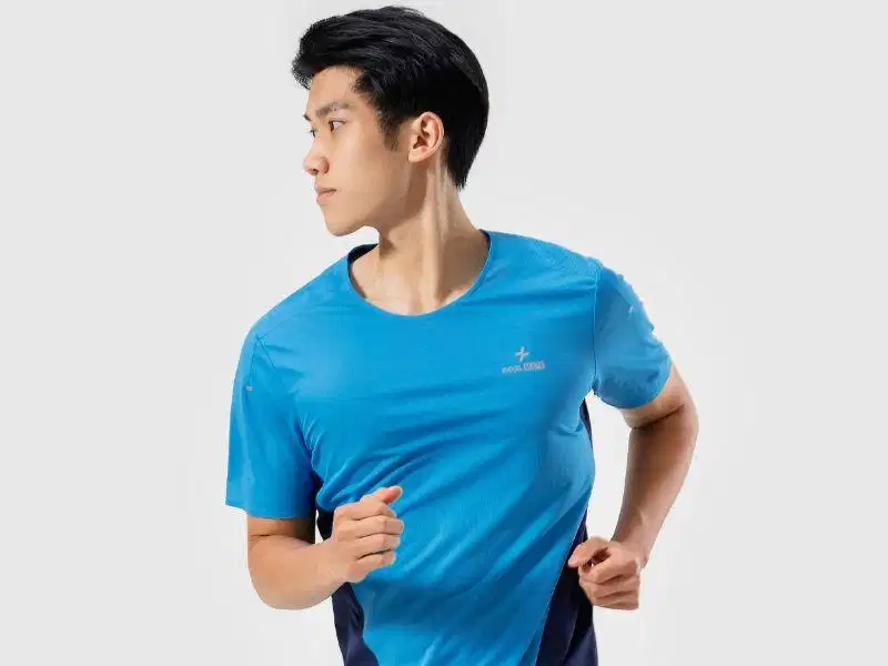 Đánh tay từ khớp vai Chuyển động đánh tay xuất phát từ khớp vai tạo lực đẩy nhịp nhàng