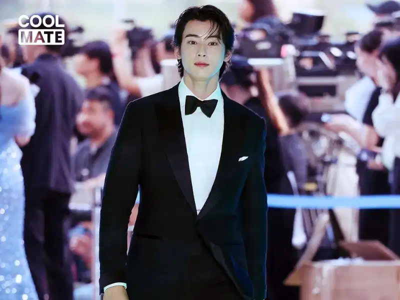 Tuxedo thường xuất hiện trong dạ tiệc sang trọng Tuxedo thường xuất hiện trong dạ tiệc sang trọng