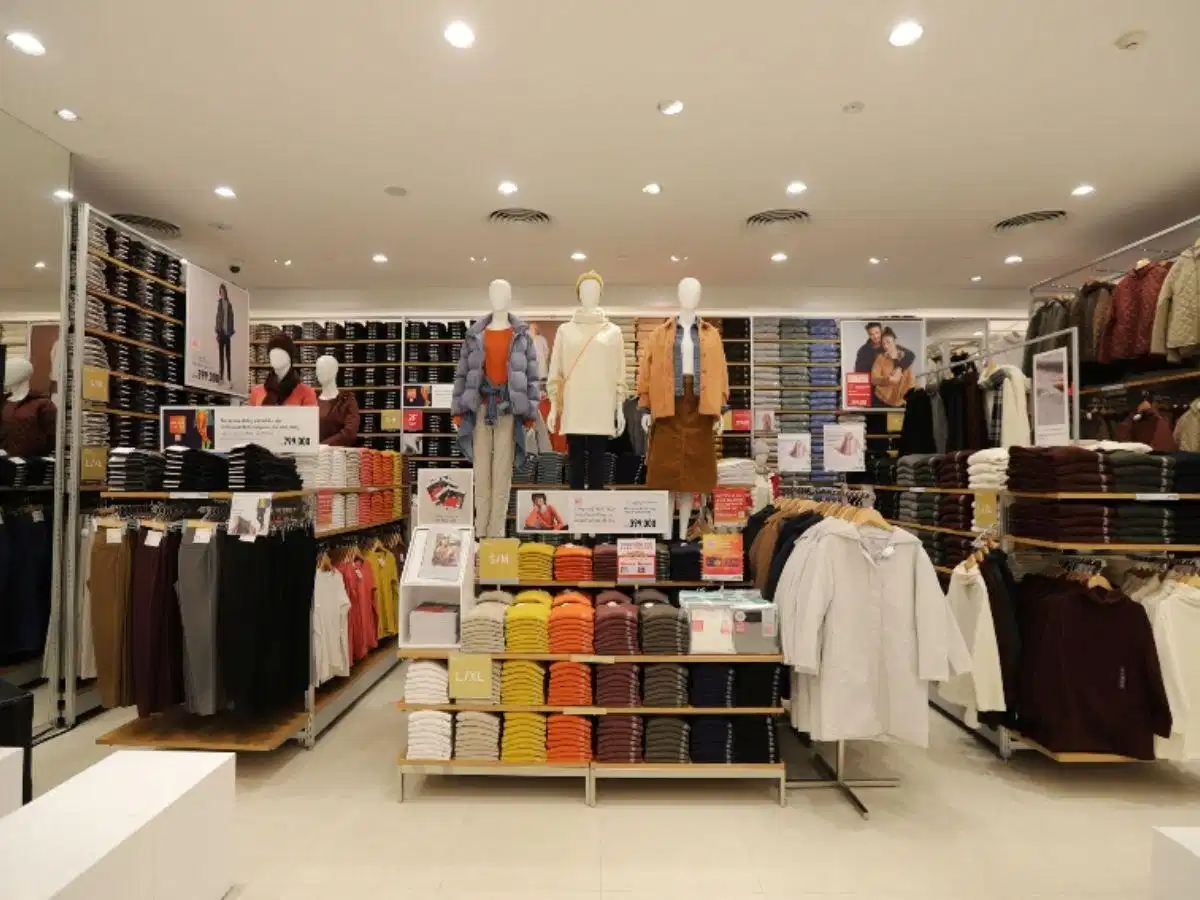Uniqlo là địa chỉ tham khảo với quần jean nam cơ bản Uniqlo là địa chỉ tham khảo với quần jean nam cơ bản