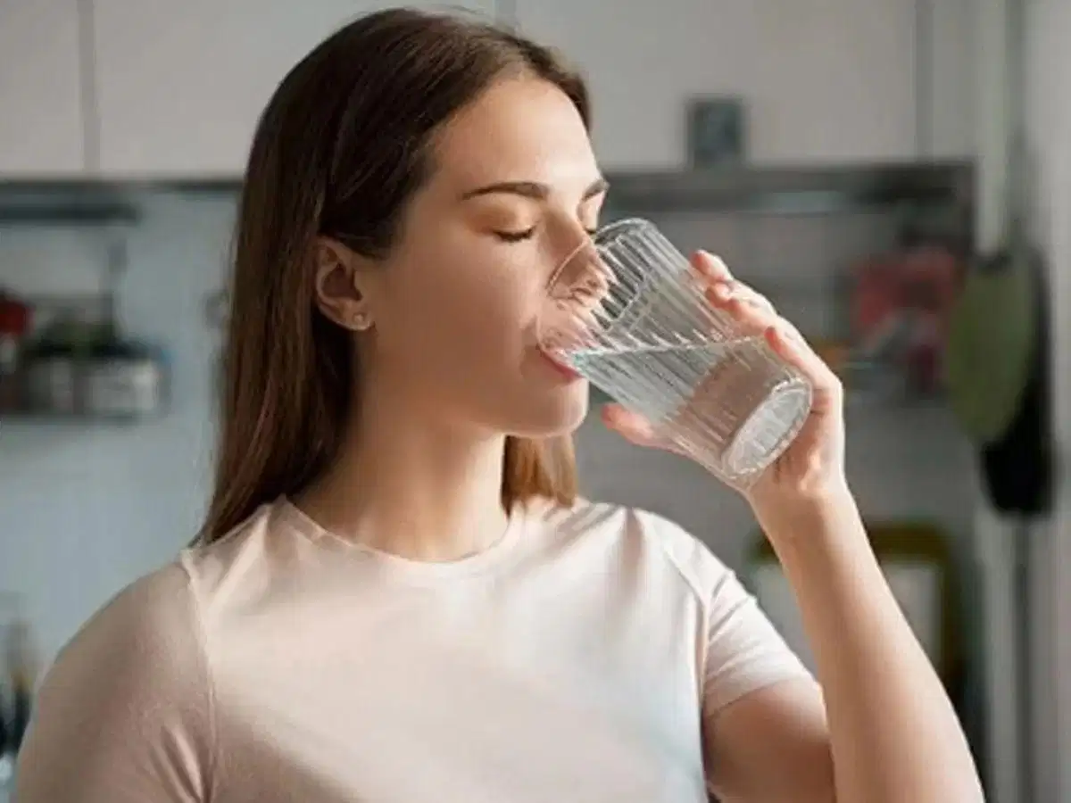 Uống đủ nước để duy trì tốc độ trao đổi chất