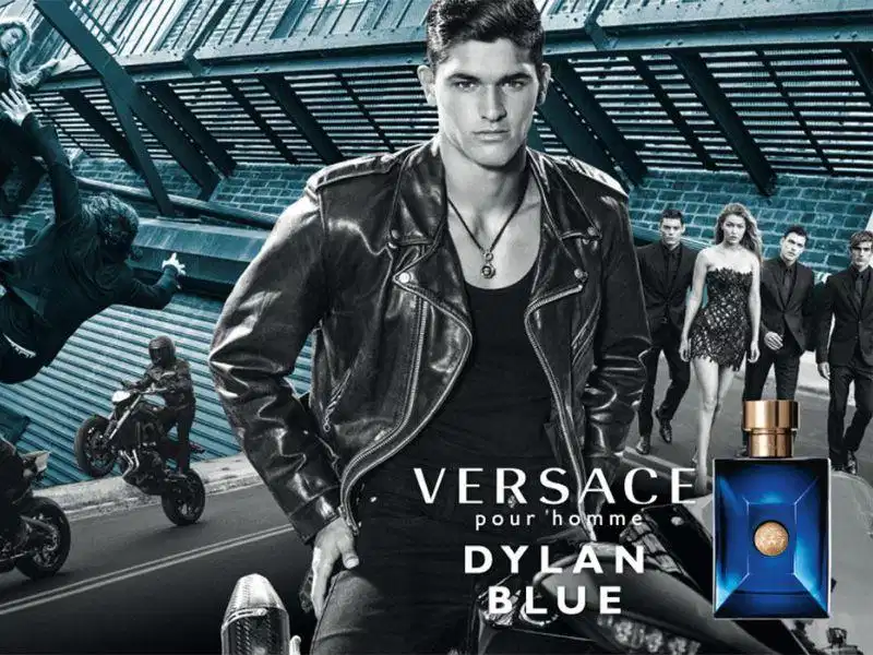 Versace Dylan Blue Pour Homme EDT Versace Dylan Blue Pour Homme EDT với thân chai màu xanh thẫm viền vàng