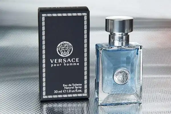 Versace Pour Homme sắc xanh thanh mát