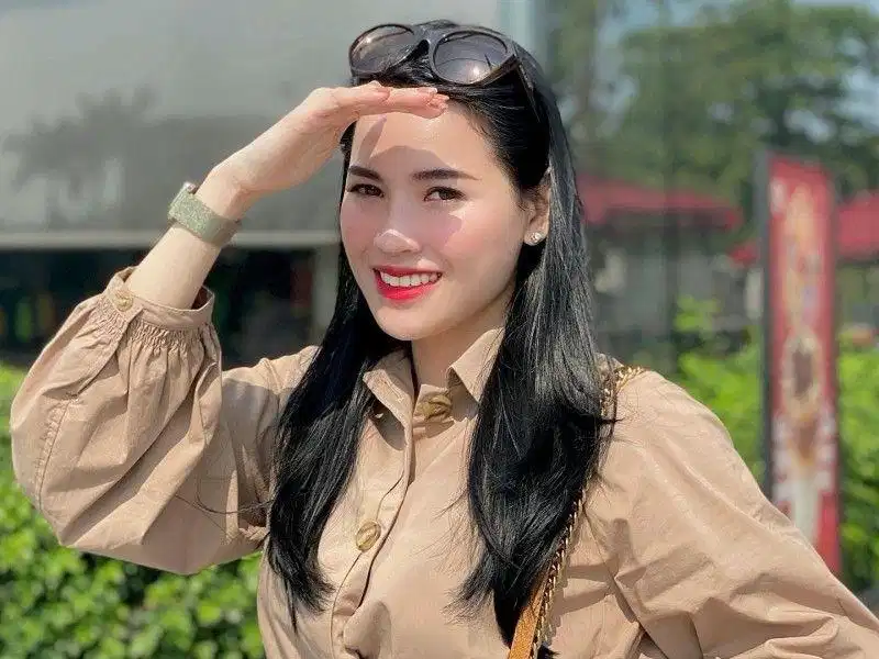 Beauty Blogger Võ Hà Linh Blogger Võ Hà Linh với phong cách đánh giá sản phẩm trực diện