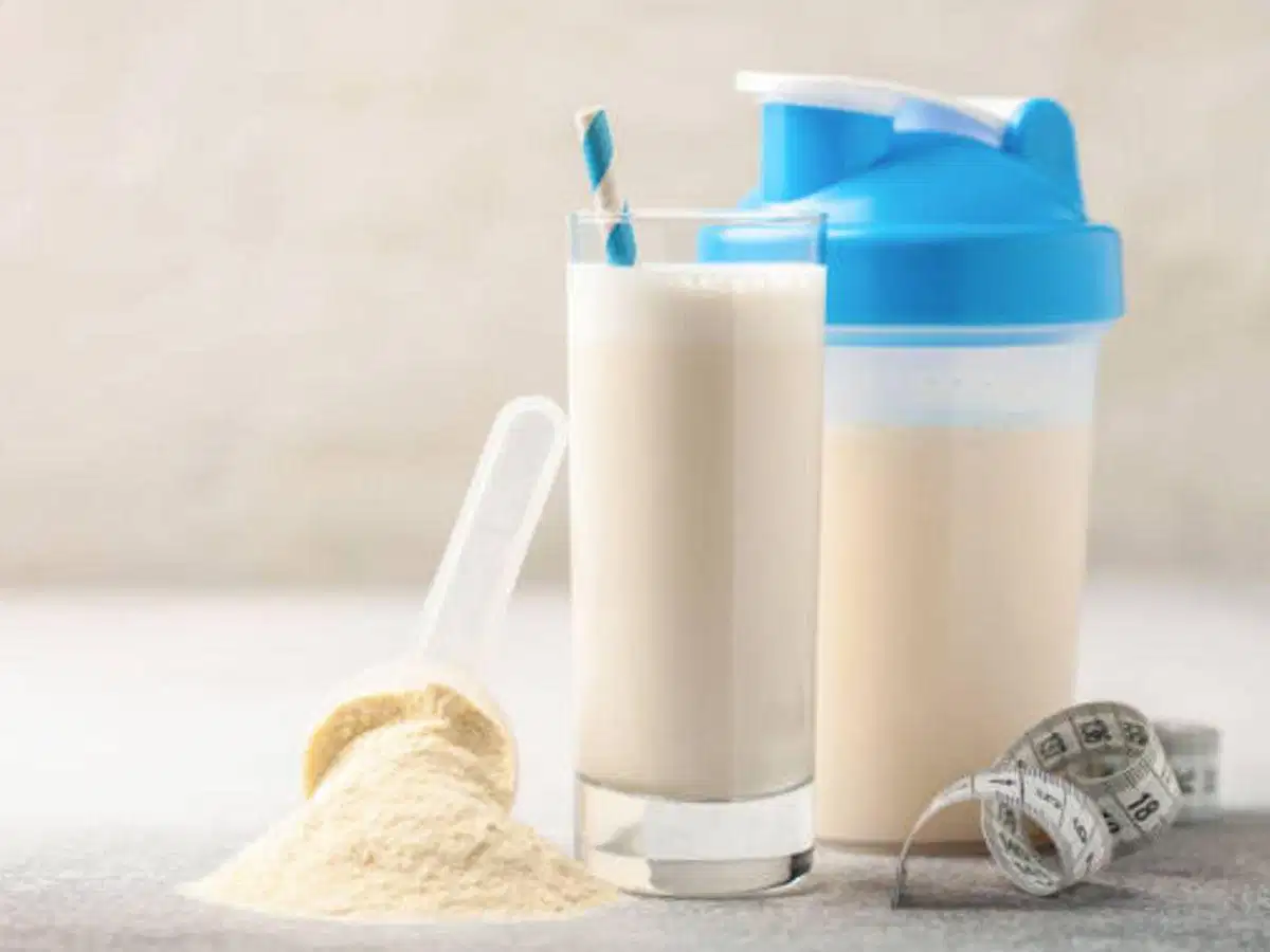 Whey protein pha với sữa hạt Whey protein pha với sữa hạt