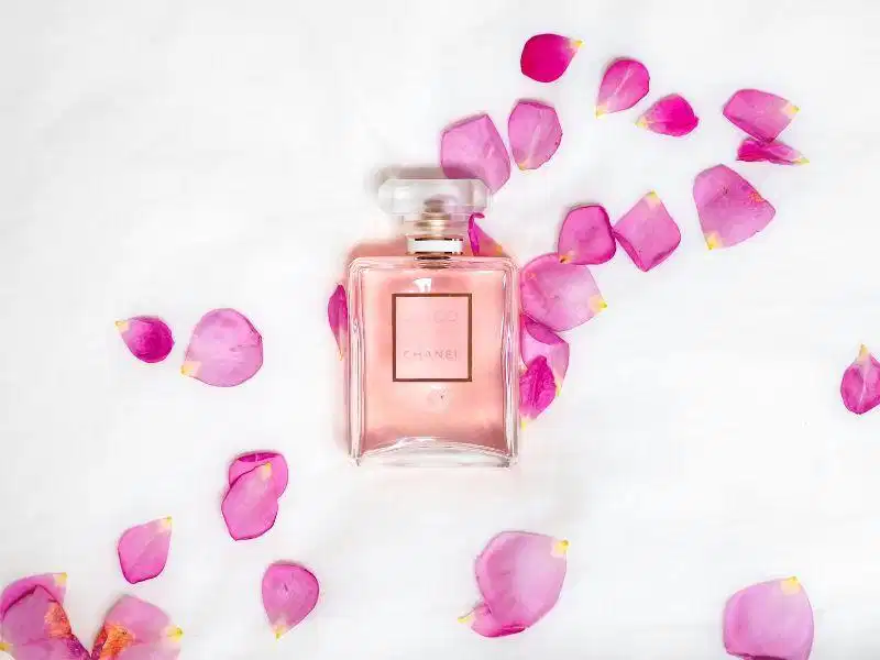 Tác dụng của xạ hương Tác dụng làm nền và gắn kết mùi hương của xạ hương