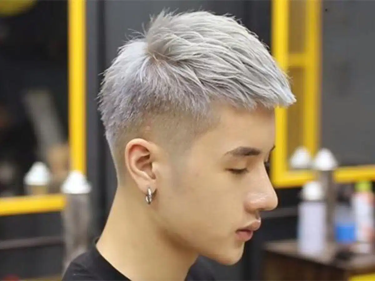 Xám khói dành cho nam da ngăm Màu xám khói trầm hoặc than chì kết hợp ăn ý với làn da ngăm của nam giới