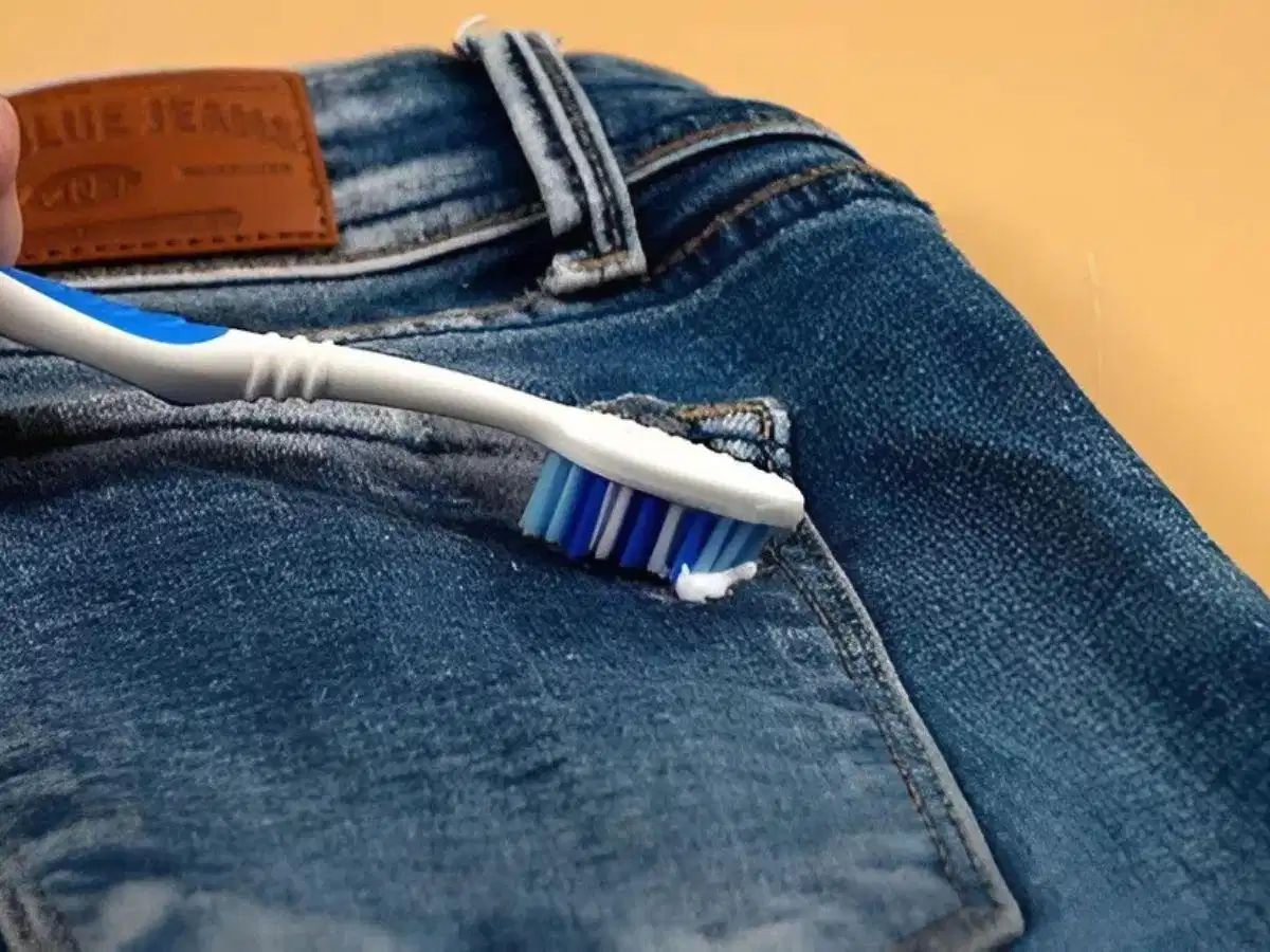 Các nguyên liệu gia dụng hỗ trợ làm sạch vết bẩn trên quần jean an toàn tại nhà
