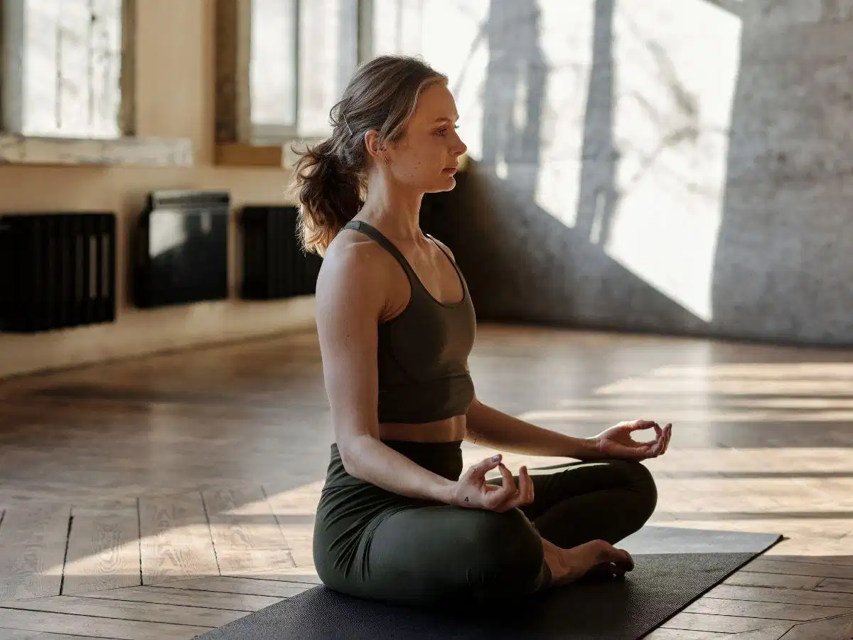 Thực hành hít thở sâu trong yoga giúp mở rộng thể tích khoang ngực