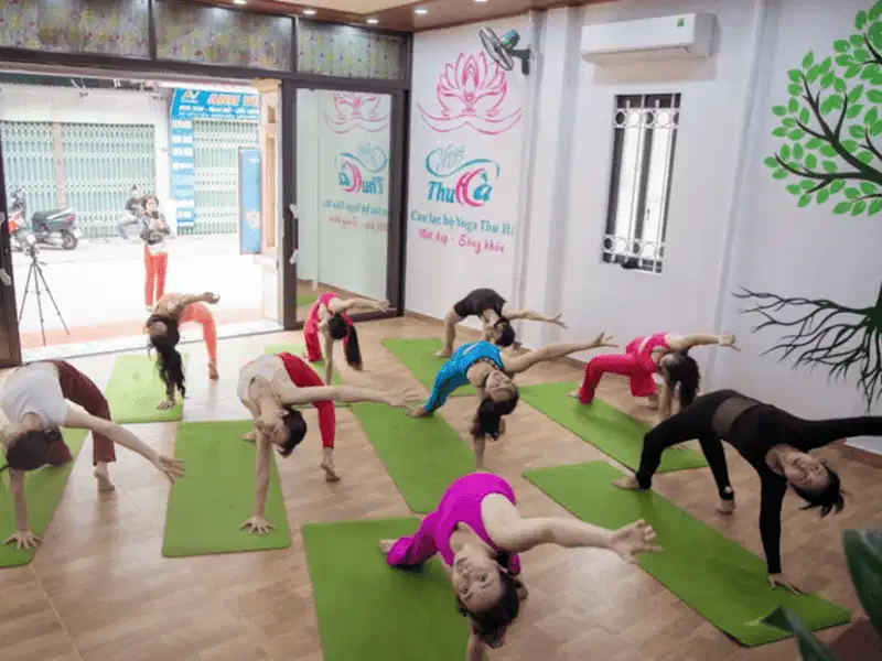 Giảng dạy tận tâm tại Yoga Thu Hà Quận 12 Huấn luyện viên tại Yoga Thu Hà hướng dẫn tỉ mỉ kỹ thuật vào tư thế